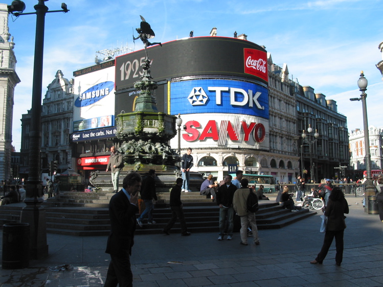 Piccadilly Circus í London